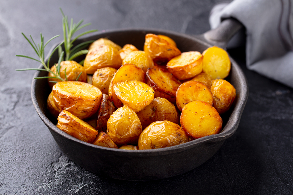 Roasted,Baby,Potatoes,In,Iron,Skillet.,Dark,Grey,Background.,Close