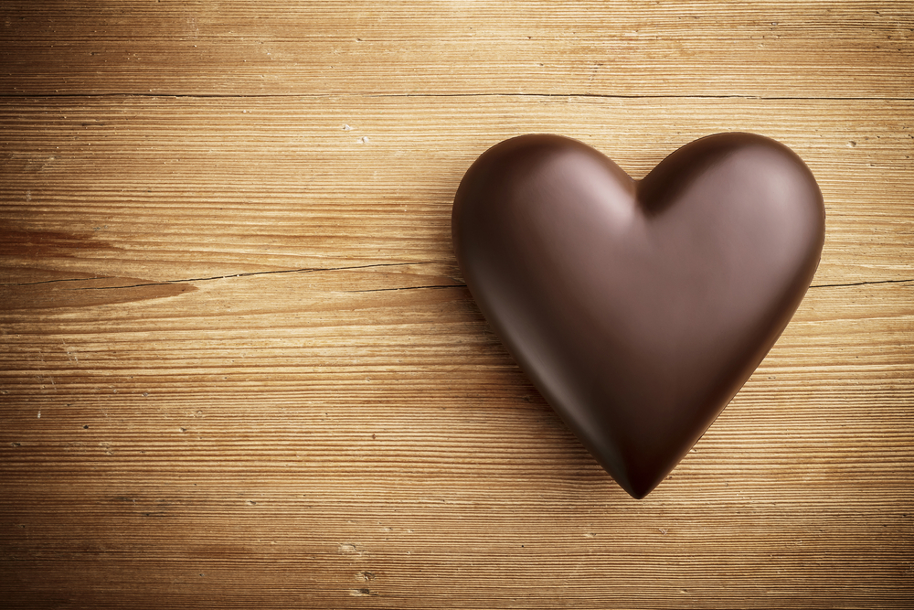 Chocolate,Heart,On,Wooden,Background